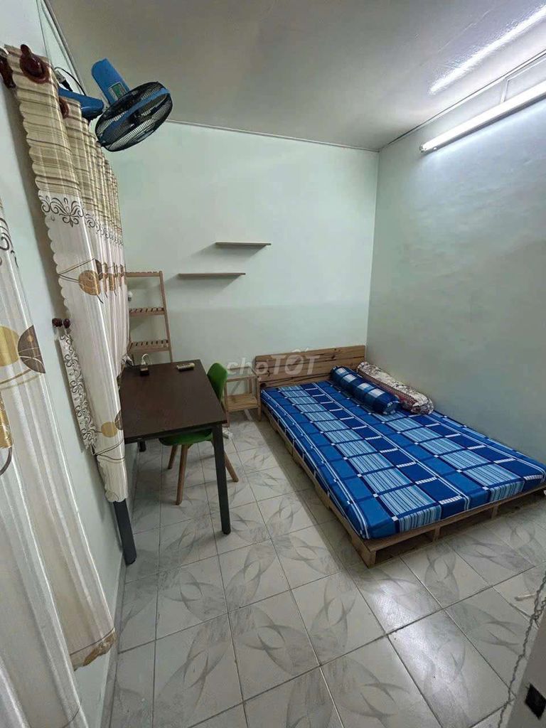 Rent a Trần Khắc Chân.
