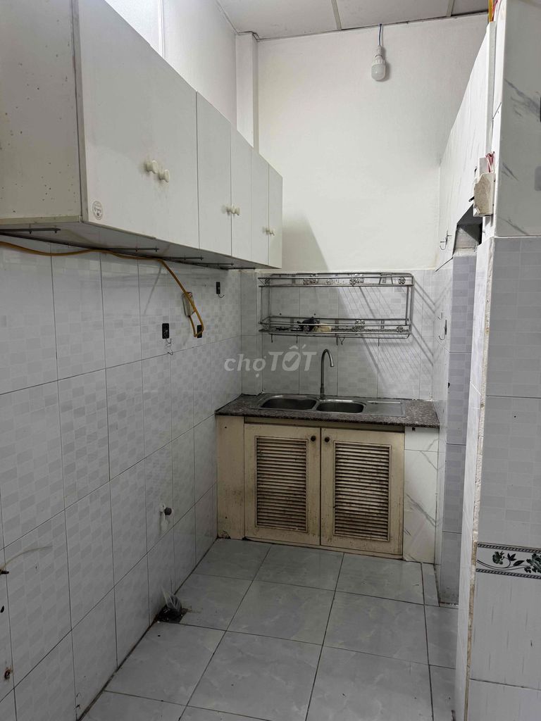 Renting a small house, 1 st floor, Near the District 12 hospital.