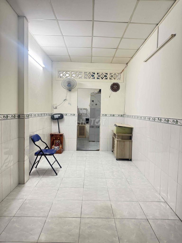 Renting a small house, 1 st floor, Near the District 12 hospital.
