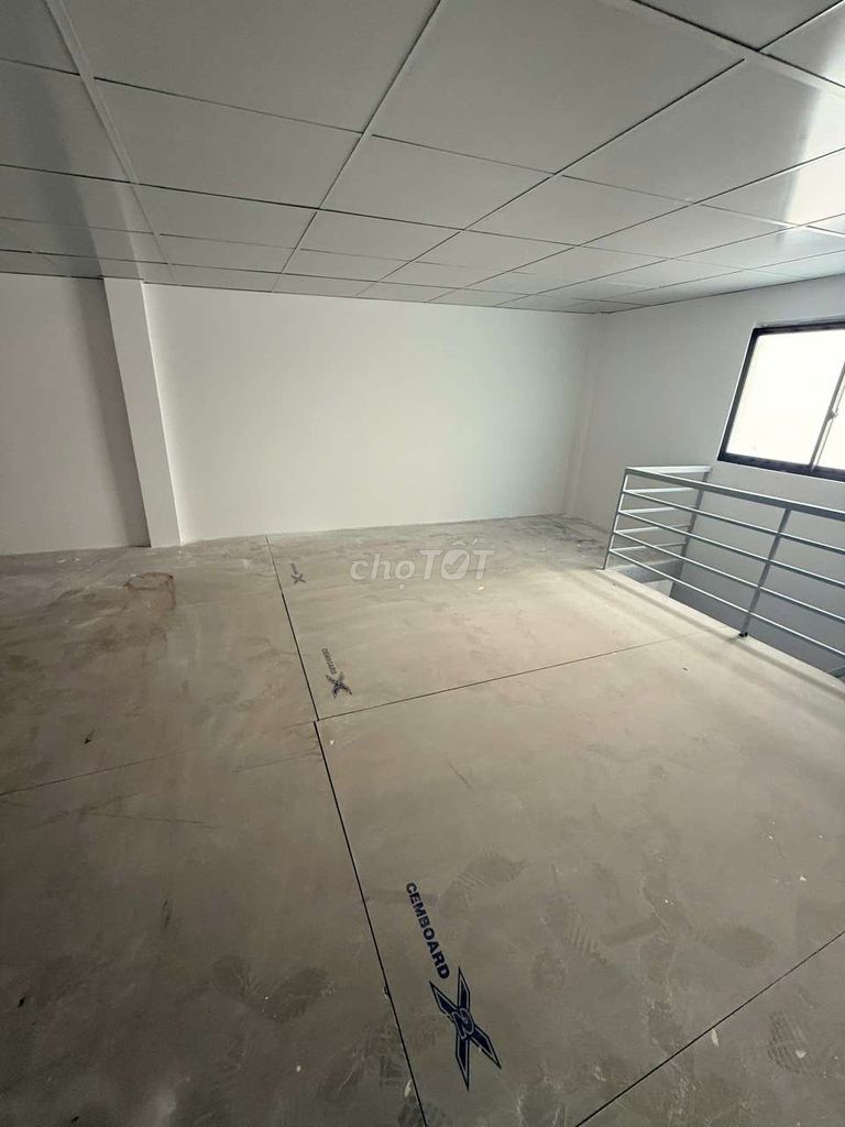 We need to rent a four-sided house. This is an area of 4.5 x20 new housing guards.