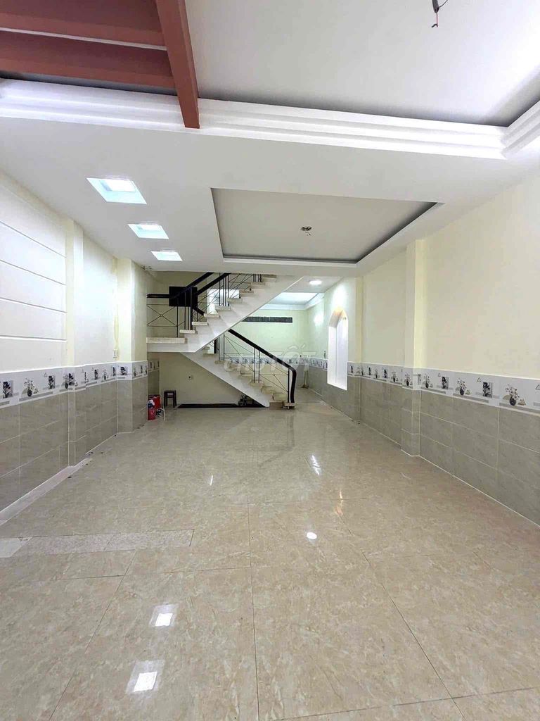 Hxt pine Huỳnh Văn Bánh- Horizontal 5 mx16 m-3 floors
