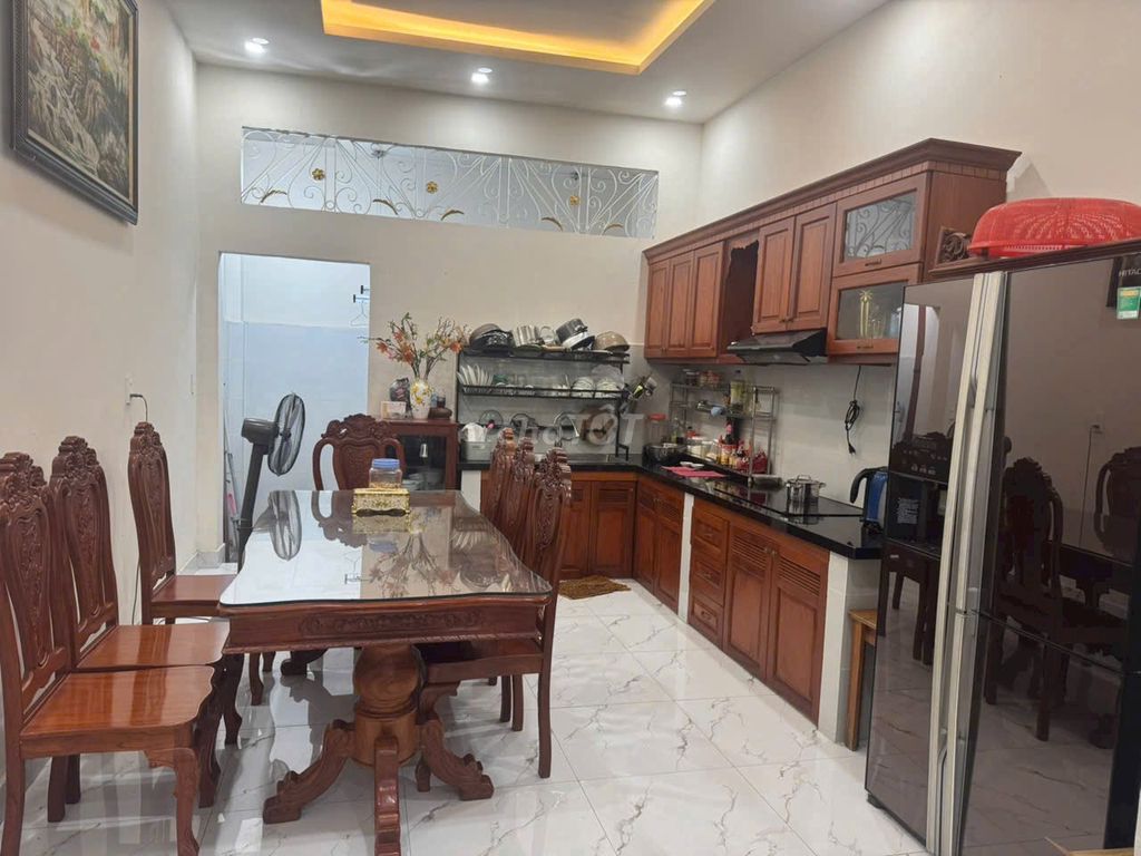 Rent a four-foot-one-foot-one-foot building on two-story bedrooms. It's worth 13 million.