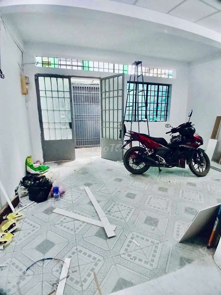 New house paints three bedrooms near the pirofo tree market - three-watch alley near the front - 10 million