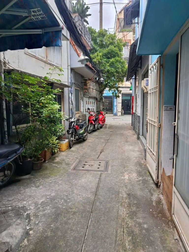 New house paints three bedrooms near the pirofo tree market - three-watch alley near the front - 10 million