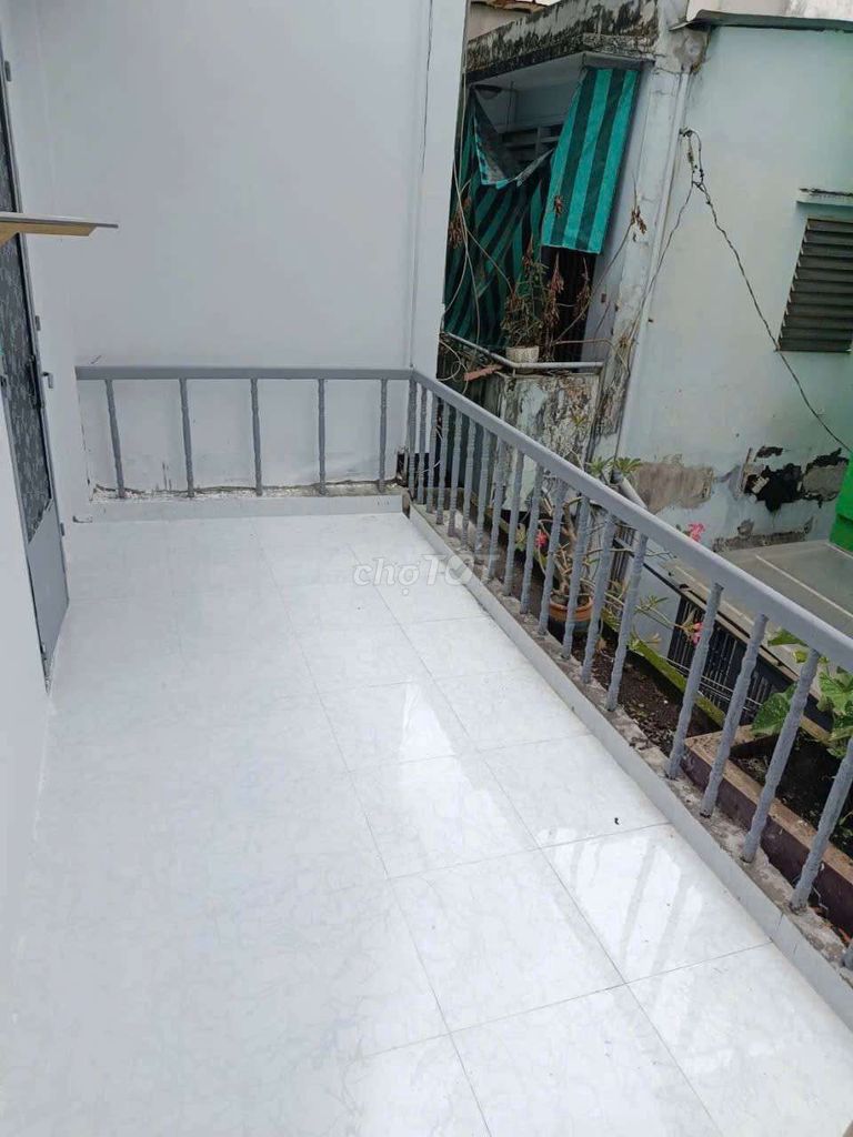 New house paints three bedrooms near the pirofo tree market - three-watch alley near the front - 10 million