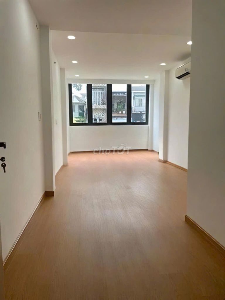 Rent 1092 C Street, 11 – Land 2 floors - 25 million