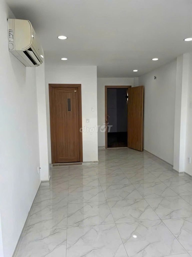 Rent 1092 C Street, 11 – Land 2 floors - 25 million