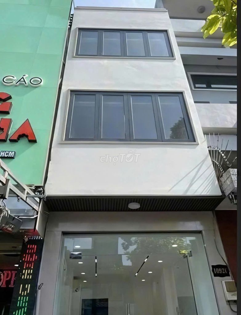 Rent 1092 C Street, 11 – Land 2 floors - 25 million