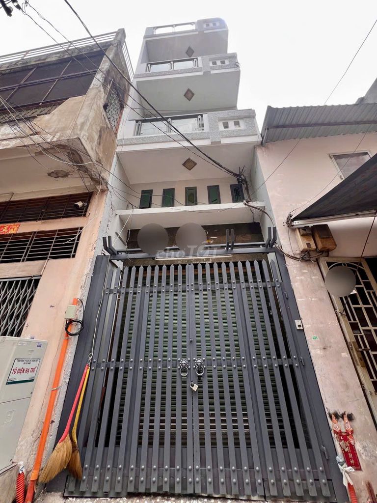 Rent one Xóm Đất, 070 8, District 11.18 million.
