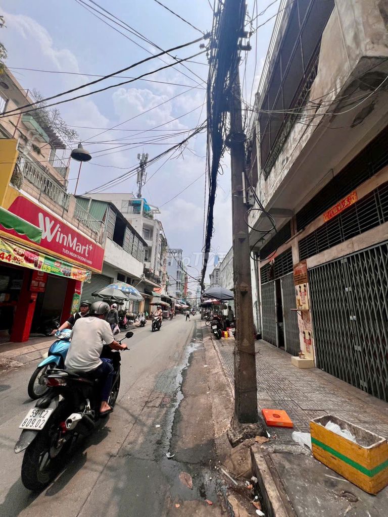 Rent one Xóm Đất, 070 8, District 11.18 million.