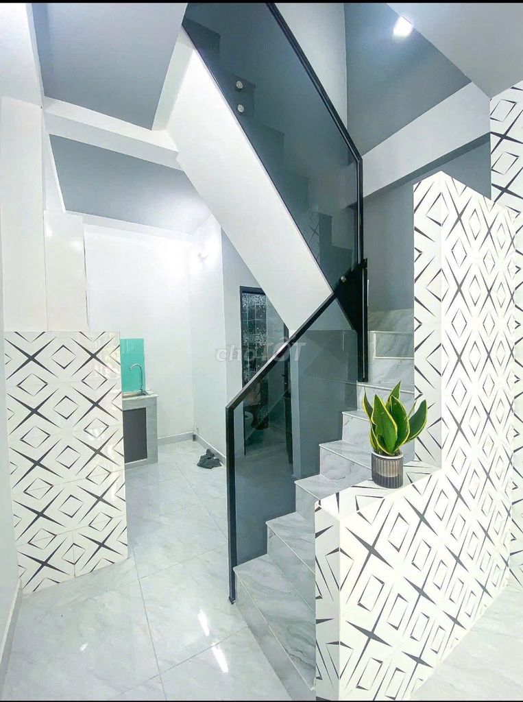 Rent 822/40 cmt8, Tân Bình - 3 bedroom - 10 million