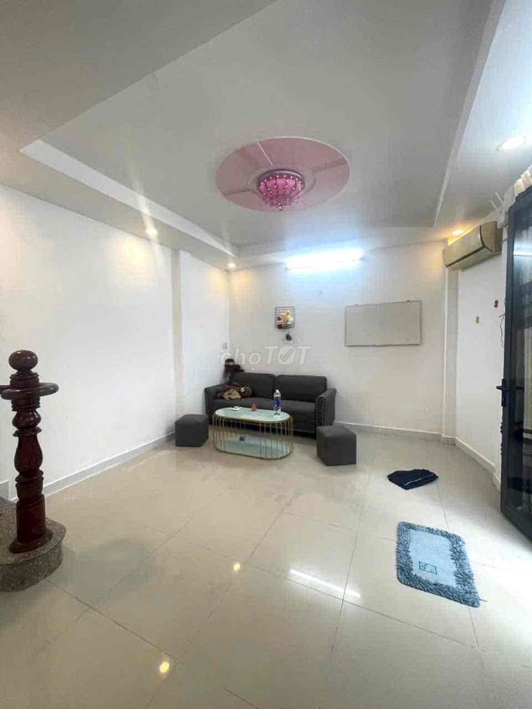 Full interior near the bridge crossing 5 Quang Trung 2 bedroom 2 toilets cost 9.5 million