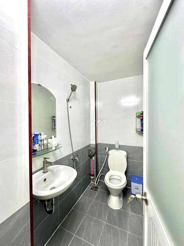 We're renting an apartment to the city. It's called Qq10.