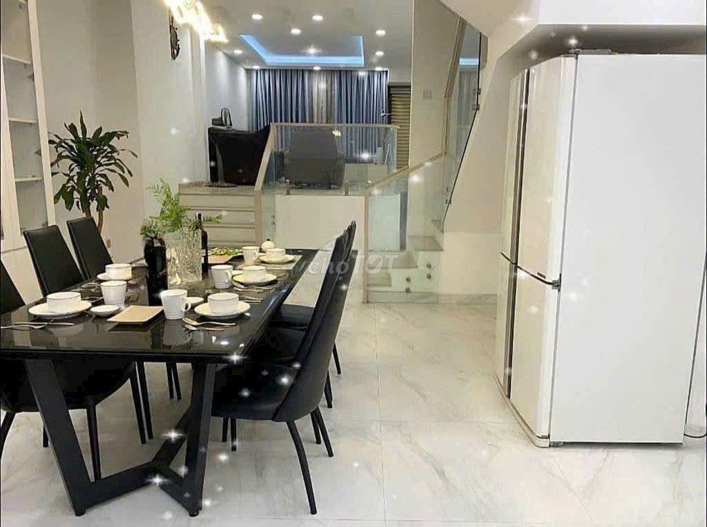 Family alley -- five M -- four floors with a basement -- 25 million a month.