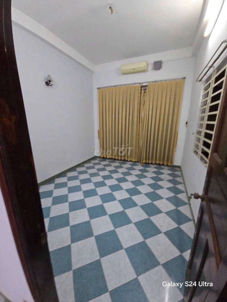 Two. House 1 MM 2th floor + land after 7 m street 8 meters car enter