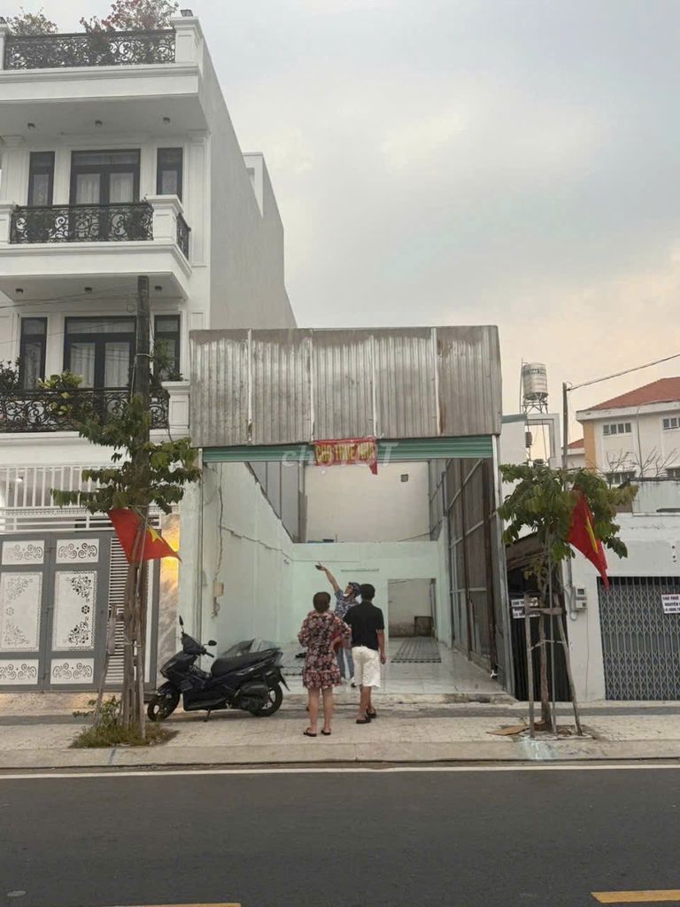Rent a front house on Phạm Thị Giây, Hóc Môn
