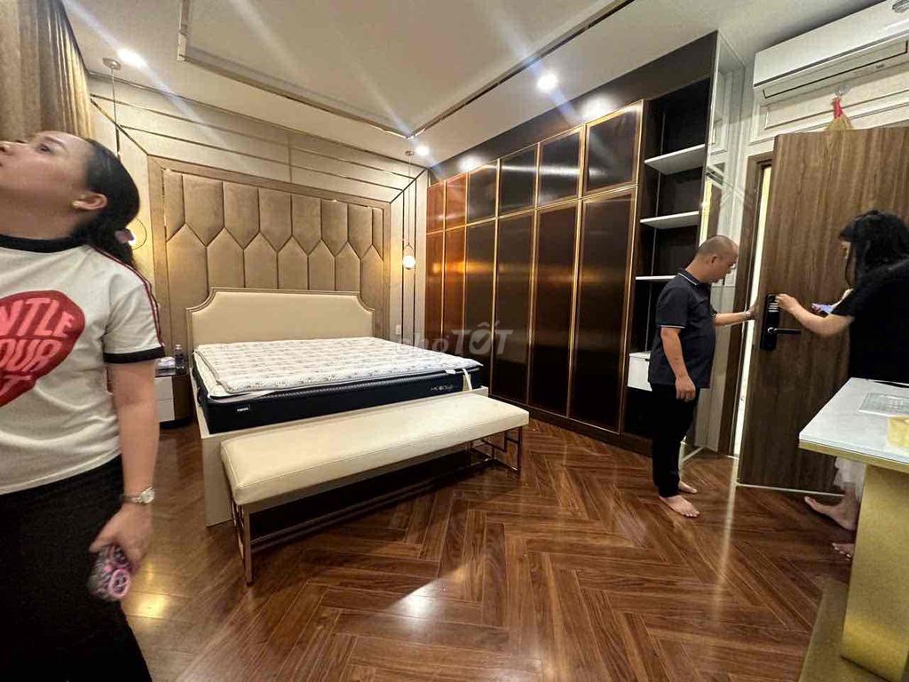 It's the owner of the new house, the new house, the High School.