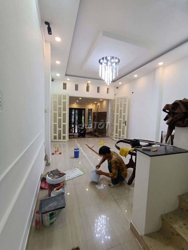 Let's rent out the original house.