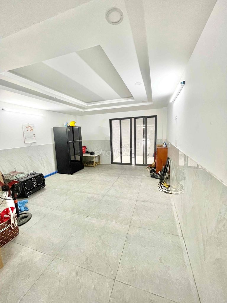Medium Front • 100 m2 • area using 150 m2 • God’s fountain • Car yard