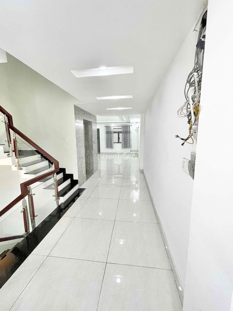 Medium Front • 100 m2 • area using 150 m2 • God’s fountain • Car yard