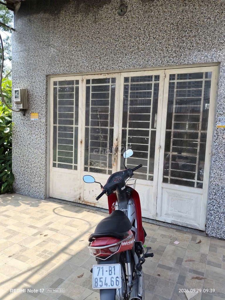 Rent the warehouse 150 meters with Phong Phú's stables near the Ministry.