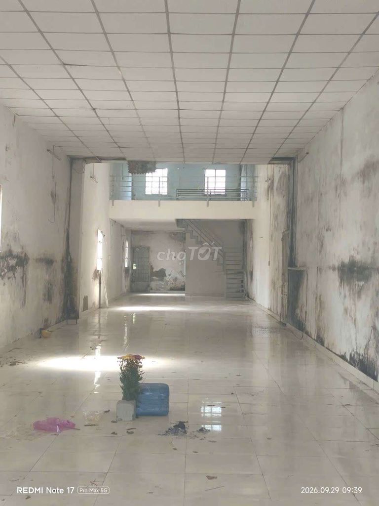 Rent the warehouse 150 meters with Phong Phú's stables near the Ministry.