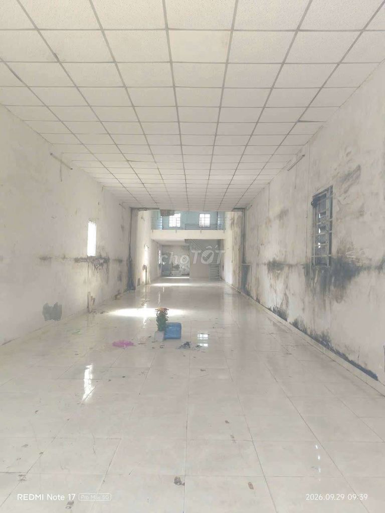 Rent the warehouse 150 meters with Phong Phú's stables near the Ministry.
