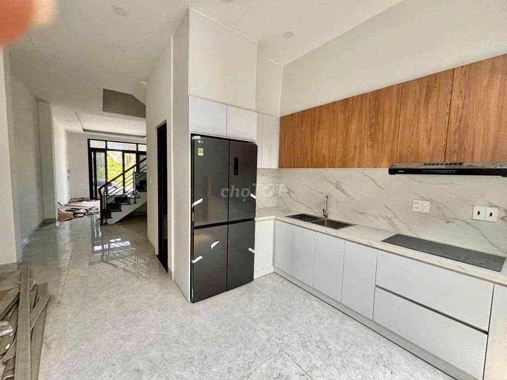 Rent a new four X16. Three-story 12 million new air conditioning.