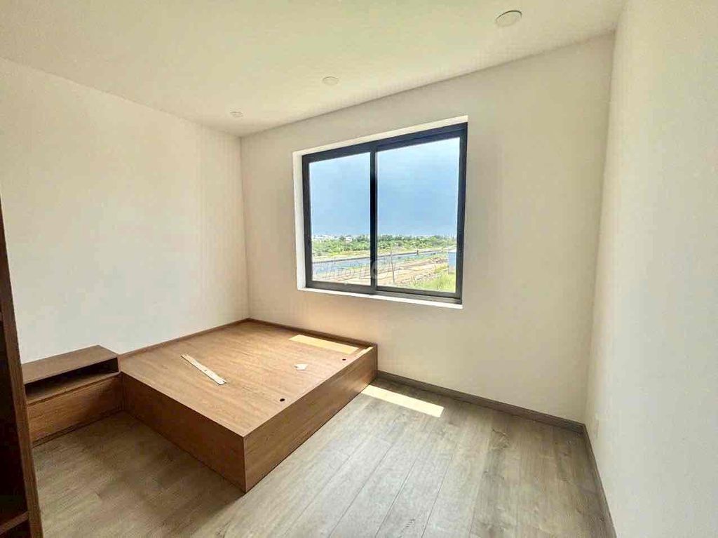 Rent a new four X16. Three-story 12 million new air conditioning.