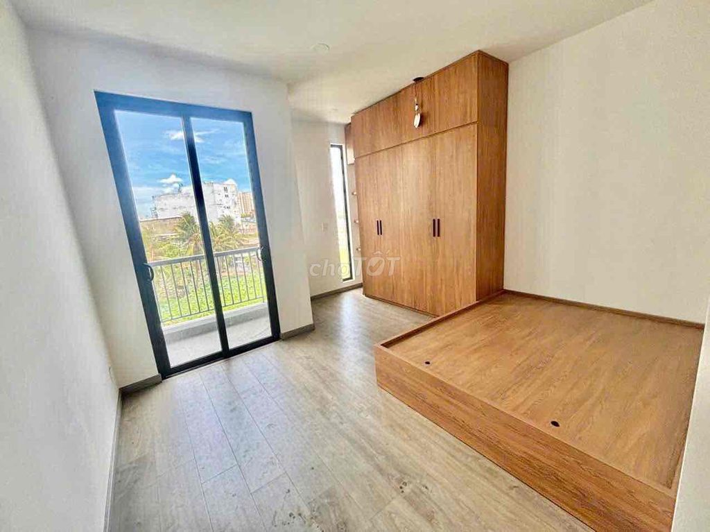 Rent a new four X16. Three-story 12 million new air conditioning.
