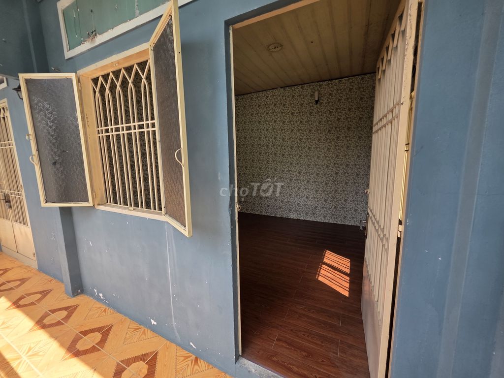 rents the home to the owner (with guard) - 0-3-1 Trần Quốc Tuấn (close to art)