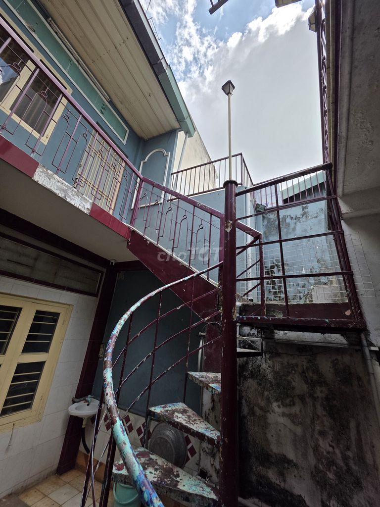 rents the home to the owner (with guard) - 0-3-1 Trần Quốc Tuấn (close to art)