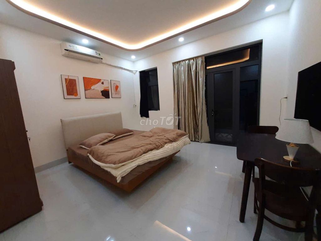Rent a new home building full of furniture near Hưng Long Market