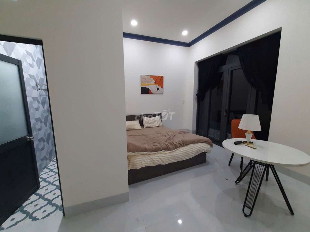 Rent a new home building full of furniture near Hưng Long Market