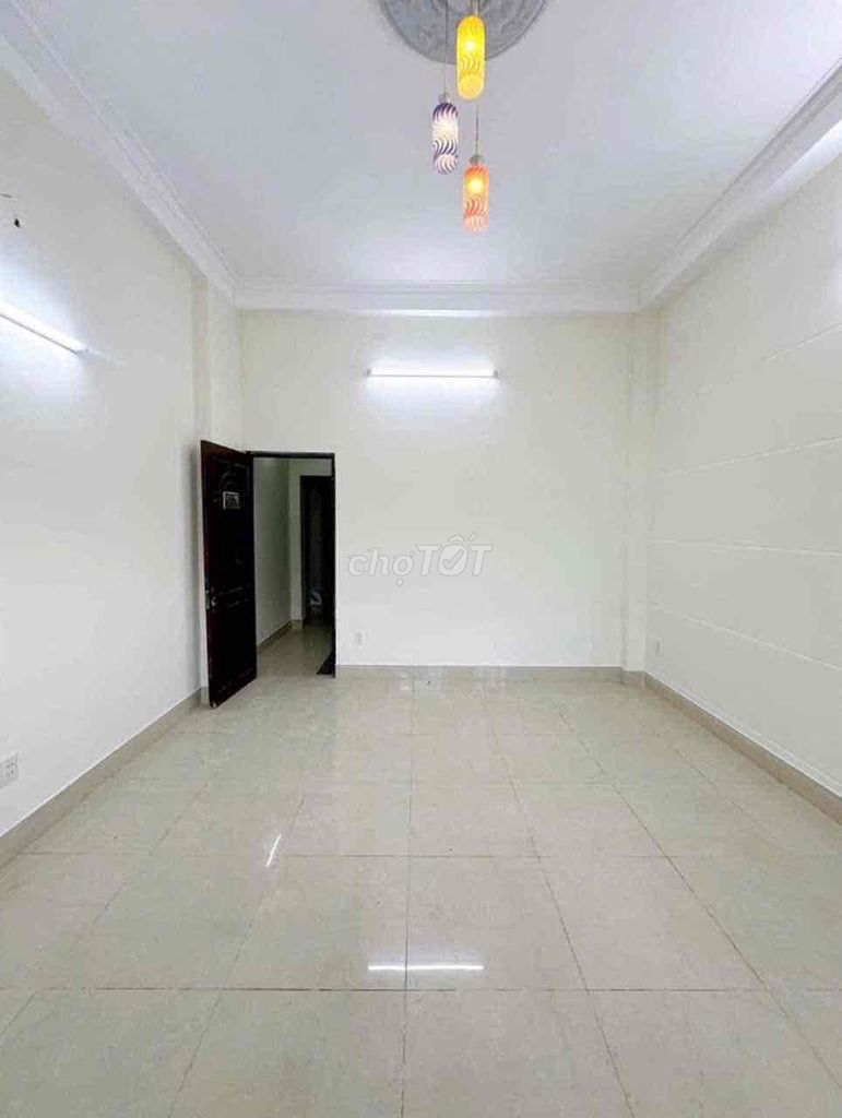 Rent 3 floors 4 x 15 meters. Front of Lê Thị Riêng.P Thới An.