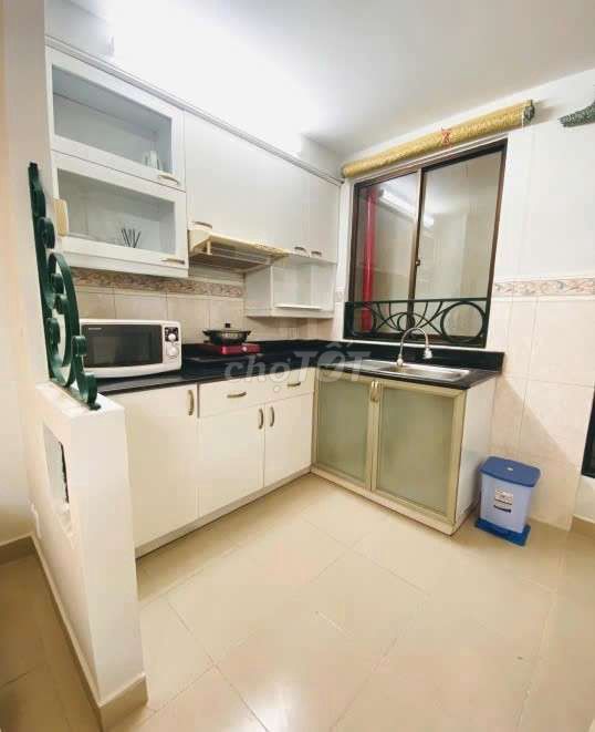 Japanese street, 10 bedrooms plus 1 mb (5x) near the front of the road