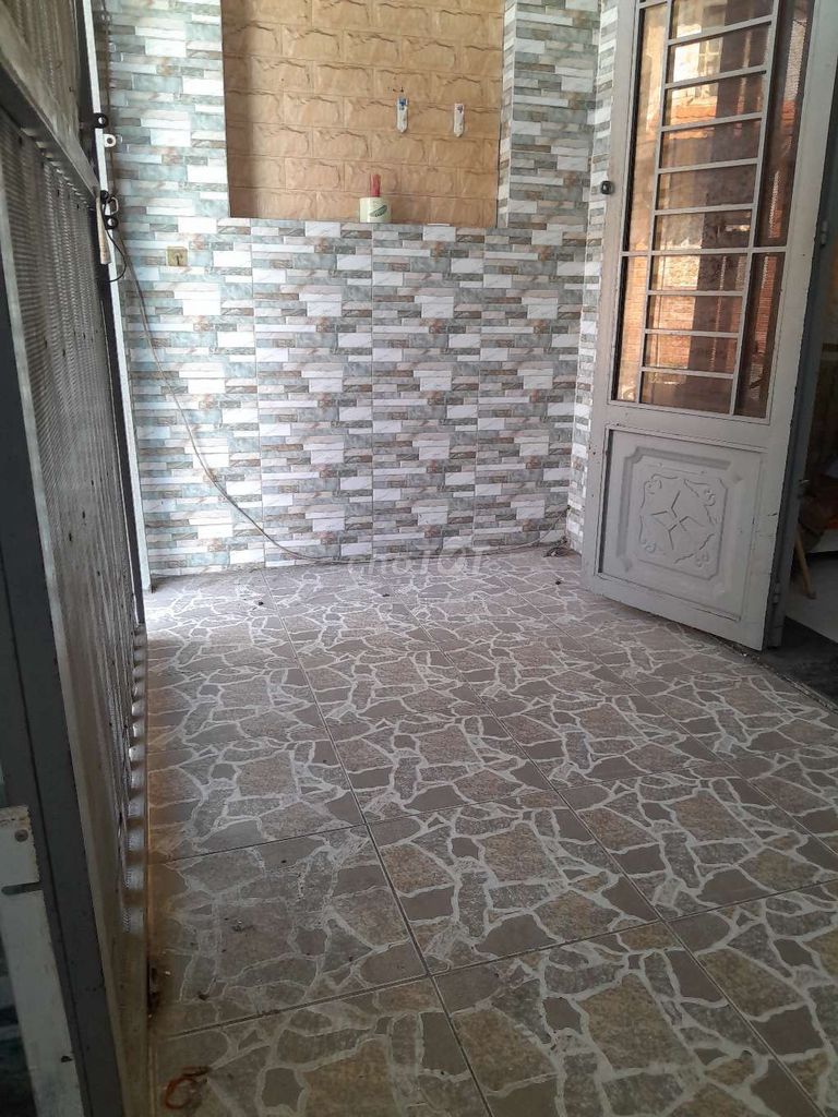 Three bedrooms, 48 hbc, gharial.