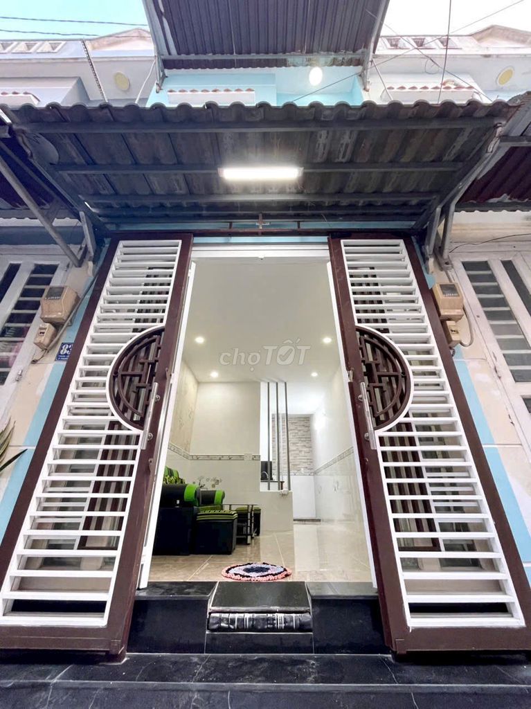 Rent his own apartment in Phan Đăng Lưu. 1 st floor.