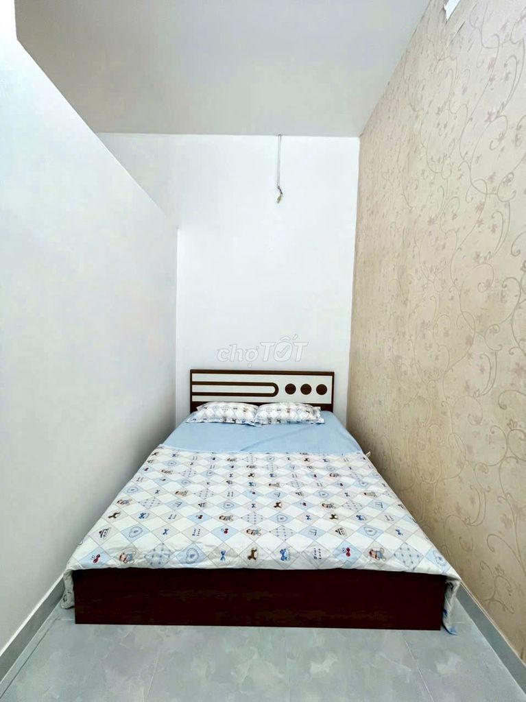 Rent his own apartment in Phan Đăng Lưu. 1 st floor.
