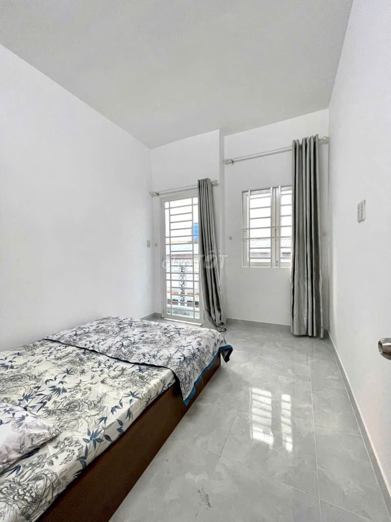 Rent his own apartment in Phan Đăng Lưu. 1 st floor.