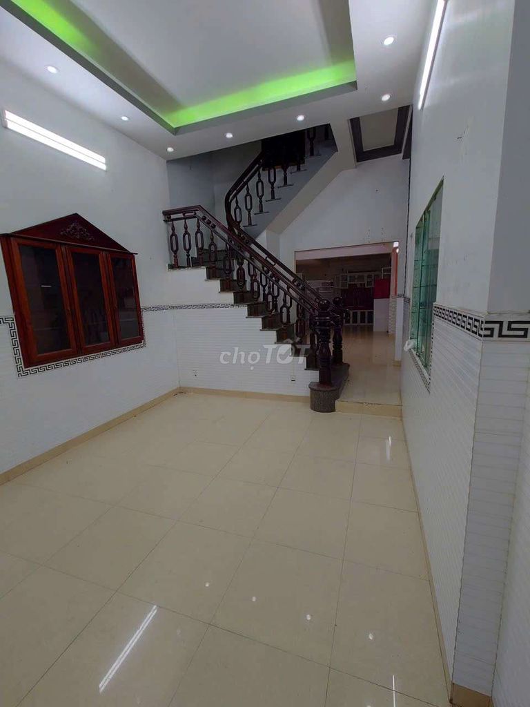 Rent a front house on Tô Hiệu Street.