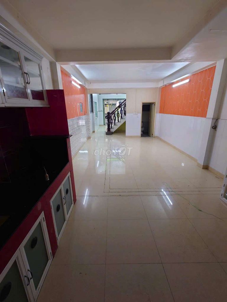 Rent a front house on Tô Hiệu Street.