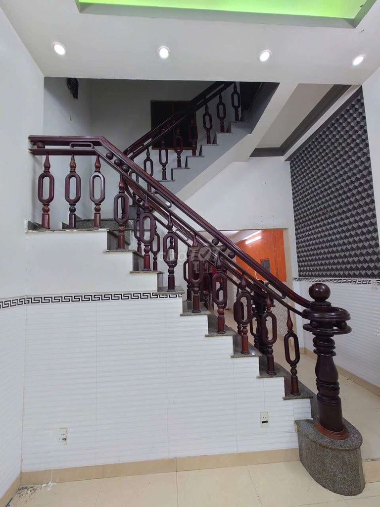 Rent a front house on Tô Hiệu Street.