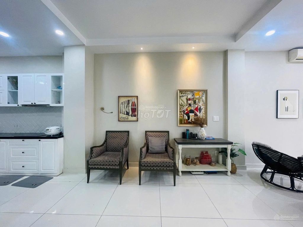 County 2 Lakeview City 1 .1 5th floor bedroom 6th floor toilets