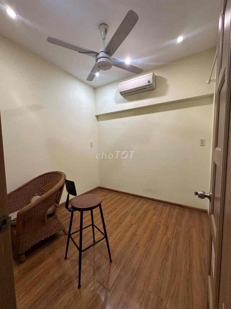 for medium house rent: 2 bedrooms - 2 Tshombe - 10.5 million