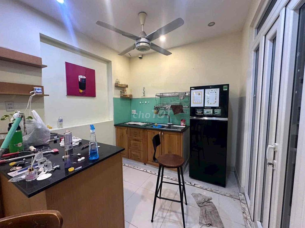 for medium house rent: 2 bedrooms - 2 Tshombe - 10.5 million