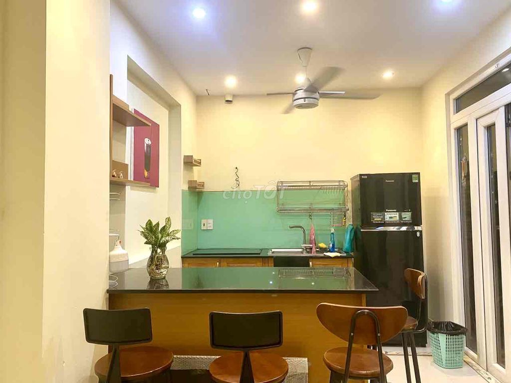 for medium house rent: 2 bedrooms - 2 Tshombe - 10.5 million