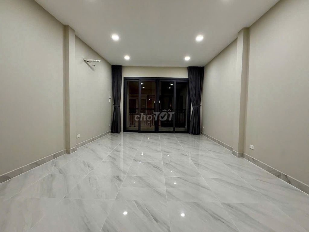 Rent a Phạm Văn Hai, 0-5, Q. Tân Bình, 27 million.