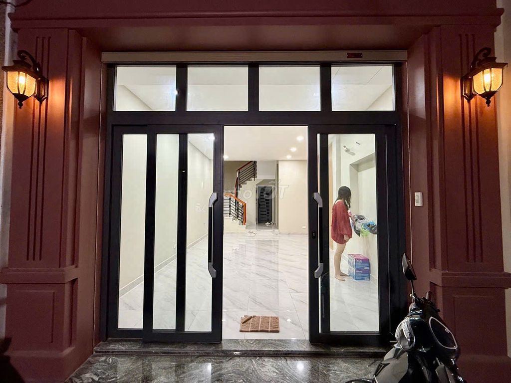 Rent a Phạm Văn Hai, 0-5, Q. Tân Bình, 27 million.
