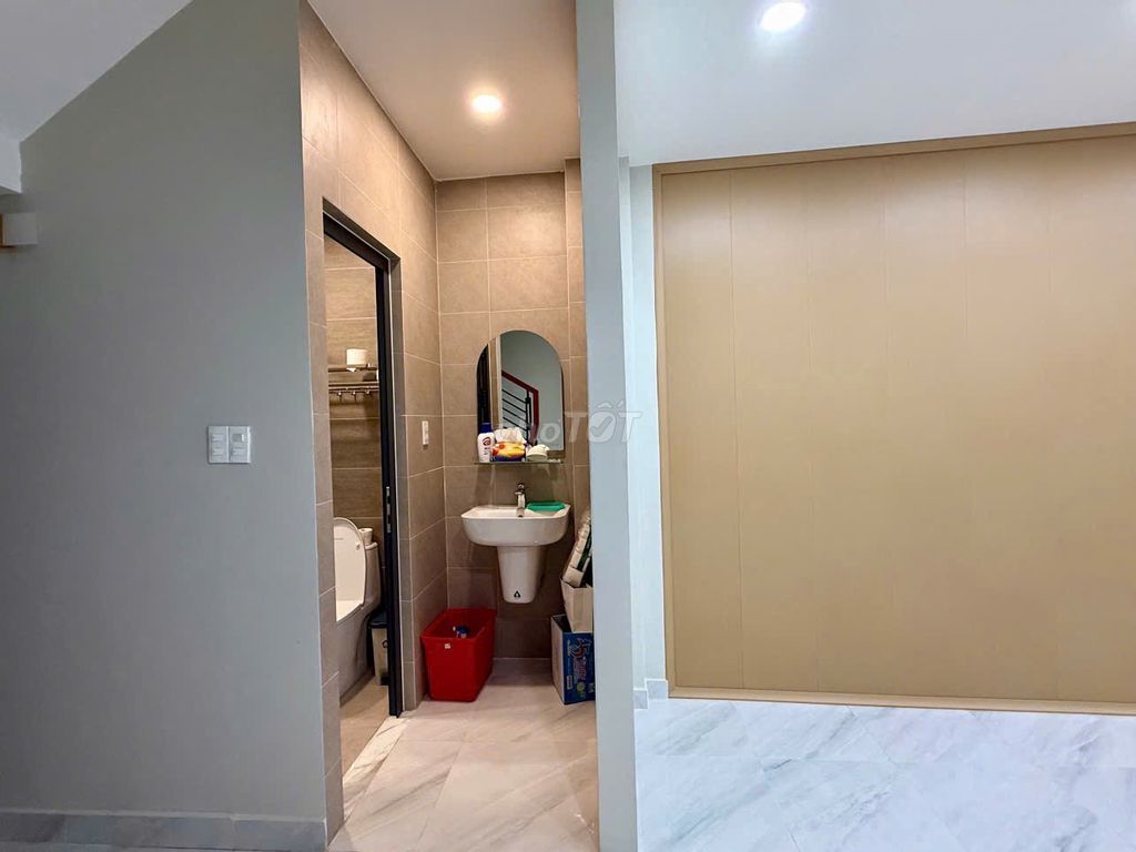Rent a Phạm Văn Hai, 0-5, Q. Tân Bình, 27 million.